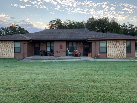 Photo of 200 Nutt St, Valley Mills, TX 76689 (MLS # 25659872)