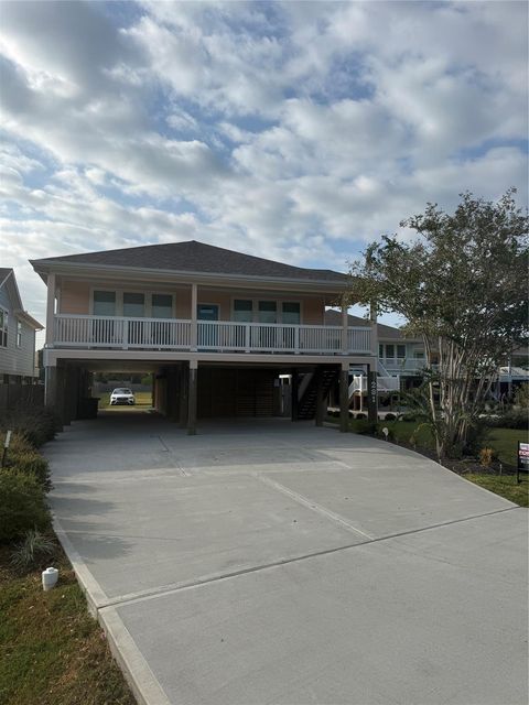 Photo of 281 Bay Oaks Drive, La Porte, TX 77571 (MLS # 77060436)