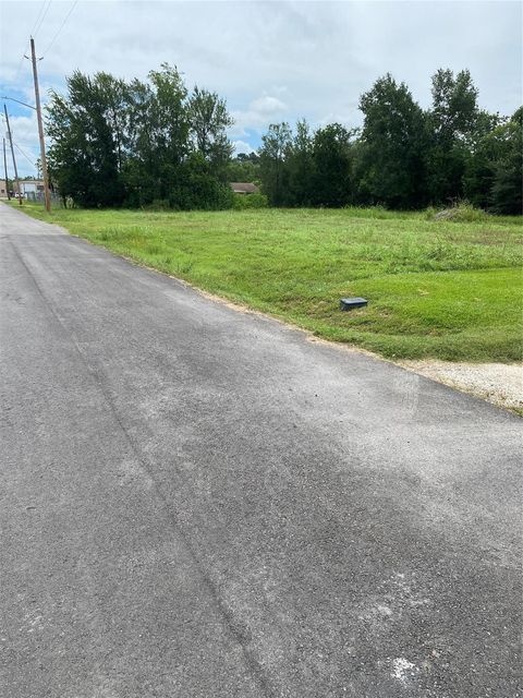 Photo of 33943 13th Street, Brookshire, TX 77423 (MLS # 21077648)