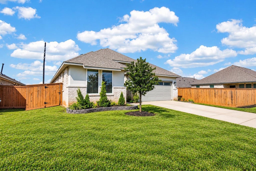 Photo of 100 Solana Point Drive, Katy, TX 77493 (MLS # 34254759)