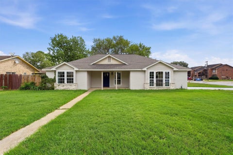 Homes For Sale - 1740 6th Street<br/> Hempstead, TX 77445