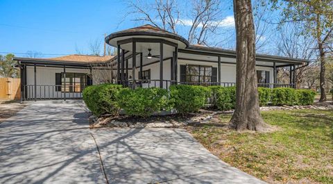 Photo of 5502 Hewitt Drive, Houston, TX 77092 (MLS # 62378591)