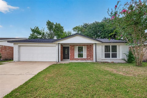 Photo of 13722 New Village Lane, Sugar Land, TX 77498 (MLS # 65122071)
