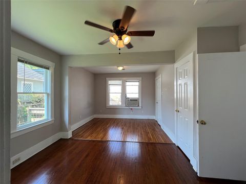 Photo of 1109 Walton Street, Houston, TX 77009 (MLS # 33817976)