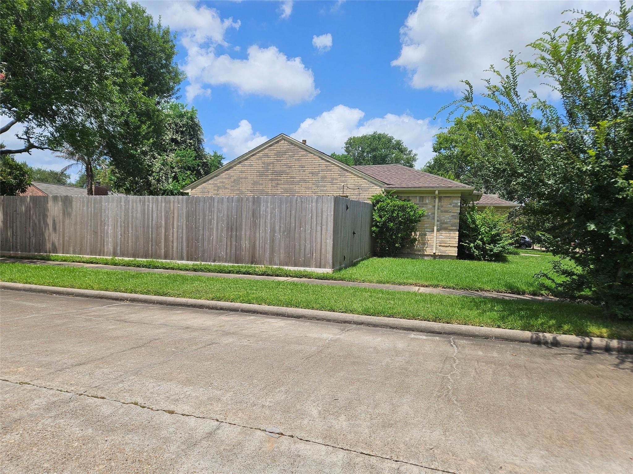 2822 Chimneystone Drive