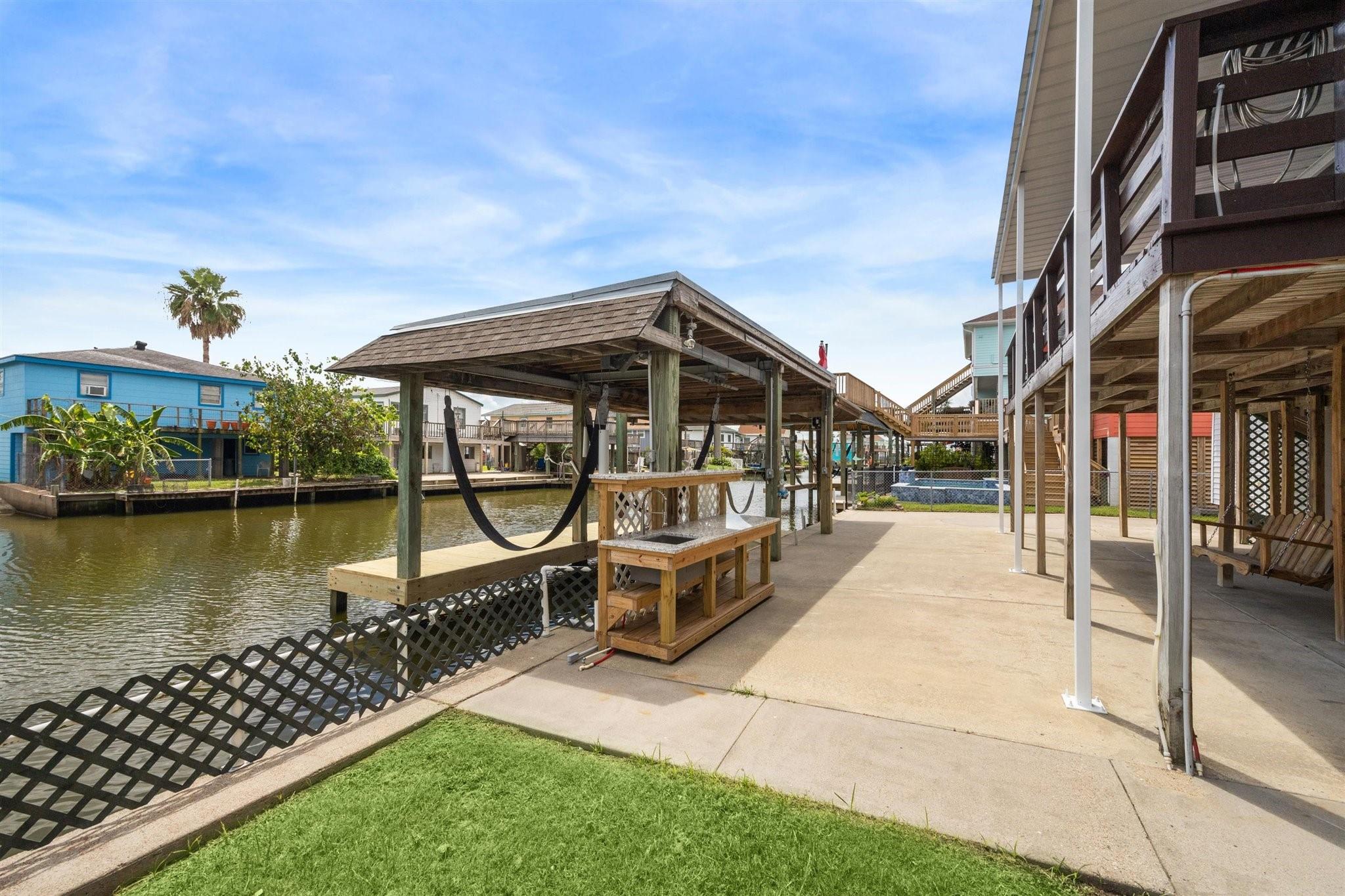 33 Lakeside Drive