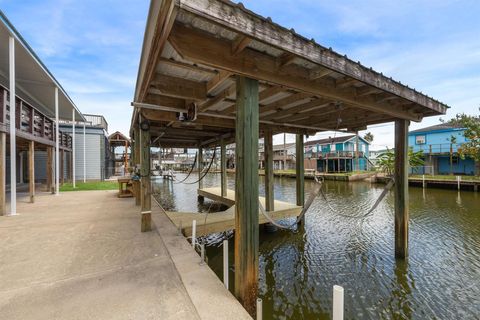 Photo of 33 Lakeside Drive, Hitchcock, TX 77563 (MLS # 45191259)