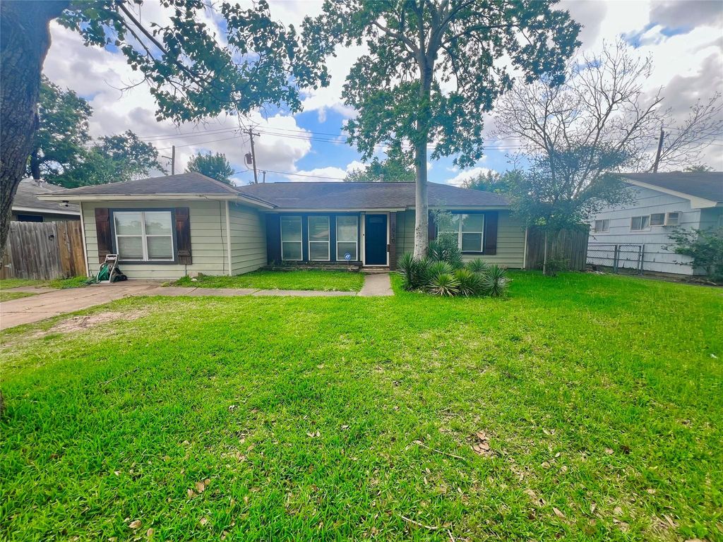 Photo of 1910 Huge Oaks Street, Houston, TX 77055 (MLS # 10202400)