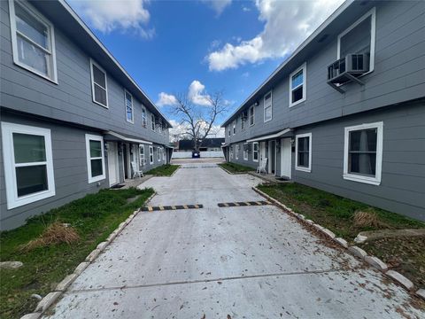 Photo of 2917 Ashley Street #5, Houston, TX 77017 (MLS # 59463046)