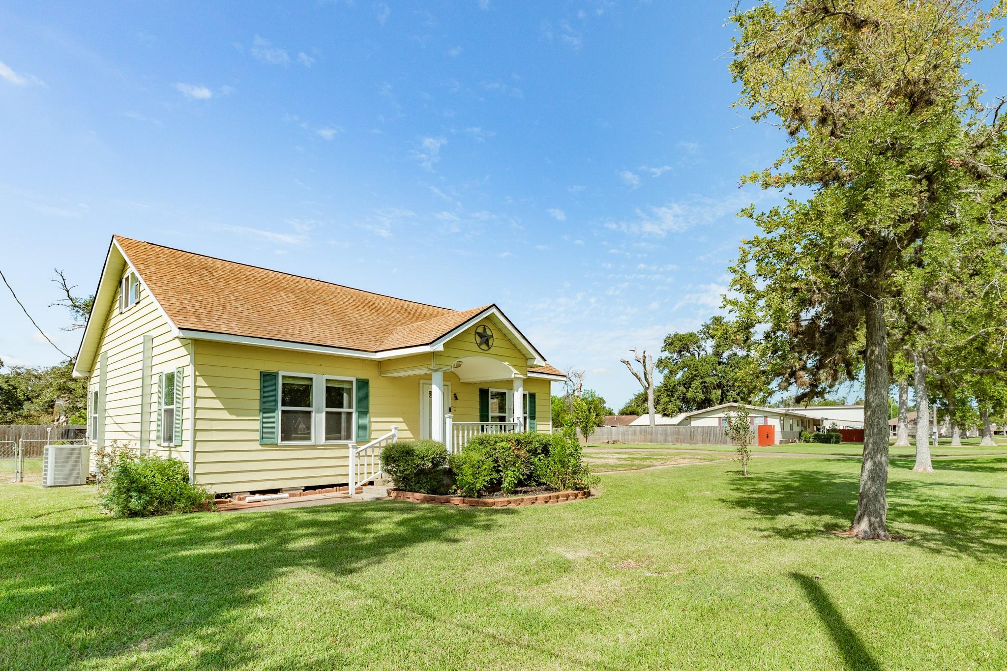 402 Goliad St Cr 821