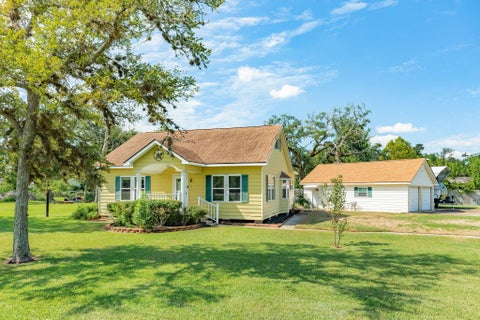 Photo of 402 Goliad St Cr 821 St, Clute, TX 77531 (MLS # 42791109)