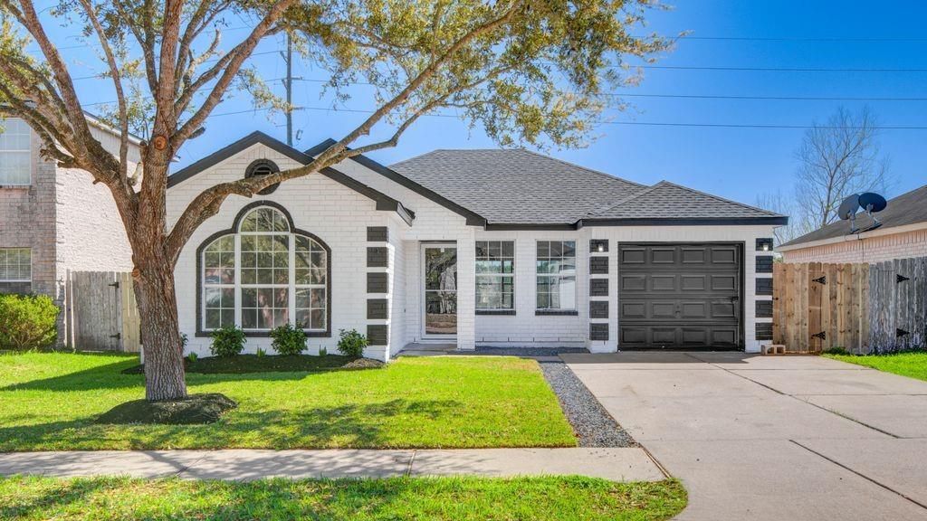 Photo of 12610 Rio Bravo Street, Rosharon, TX 77583 (MLS # 87521155)