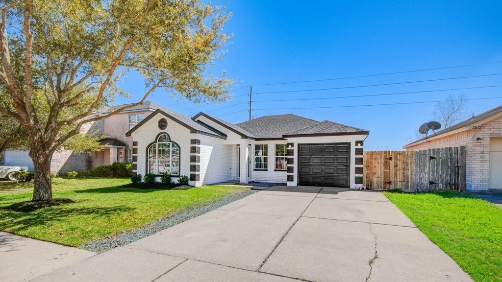 Photo of 12610 Rio Bravo Street, Rosharon, TX 77583 (MLS # 87521155)