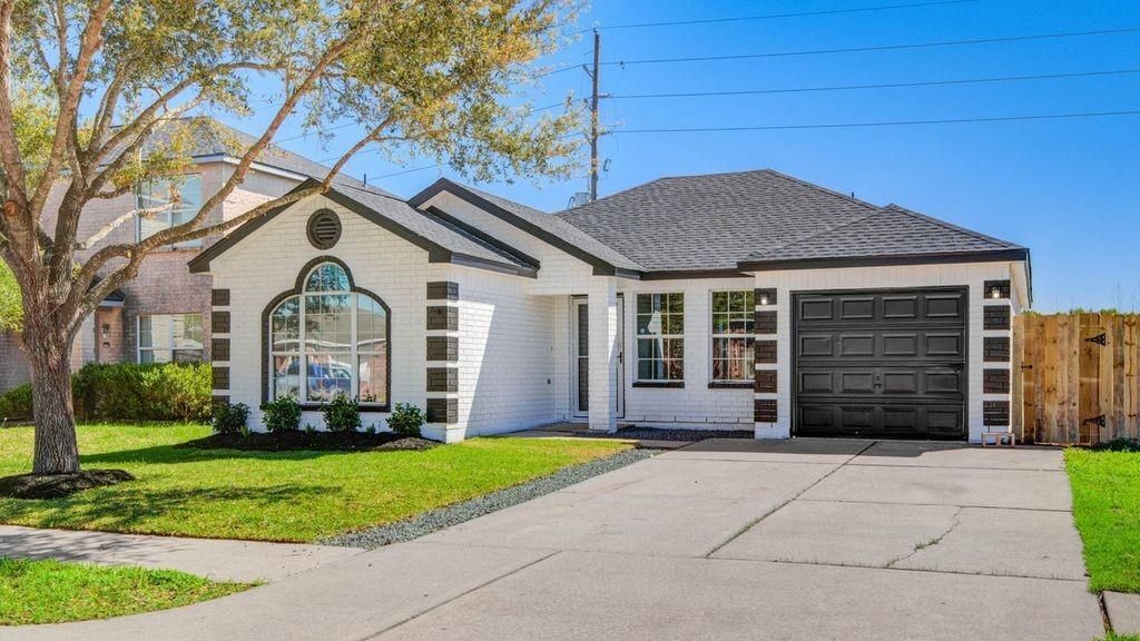 Photo of 12610 Rio Bravo Street, Rosharon, TX 77583 (MLS # 87521155)