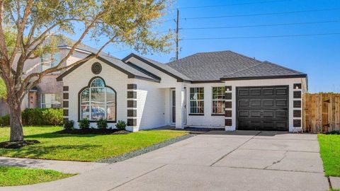 Photo of 12610 Rio Bravo Street, Rosharon, TX 77583 (MLS # 87521155)