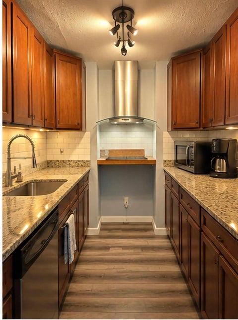 Photo of 9009 Richmond Avenue #403, Houston, TX 77063 (MLS # 7804511)