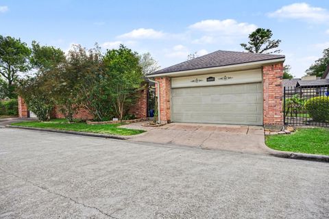 Tiny photo for 16810 Finewood Way, Houston, TX 77058 (MLS # 68405602)
