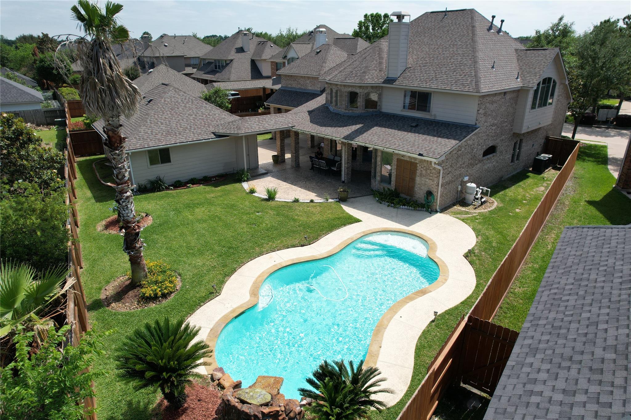 5707 Hawthorne Garden Way