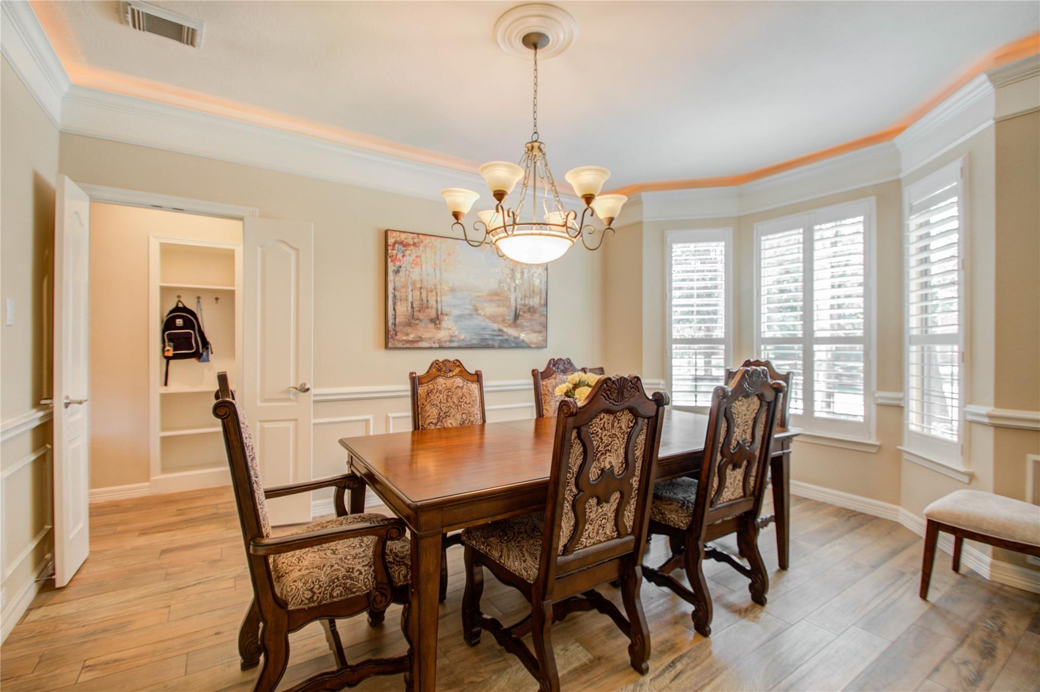 5707 Hawthorne Garden Way