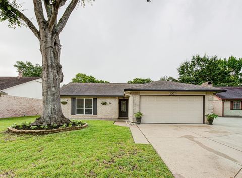Photo of 2507 Maple Tree Court, Stafford, TX 77477 (MLS # 18857394)