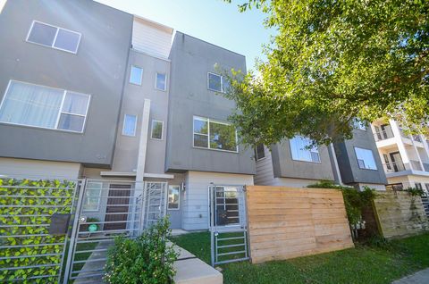 Photo of 1522 Blodgett Street, Houston, TX 77004 (MLS # 98748723)