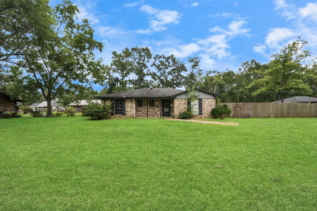 Photo of 339 Linnwood Drive, Woodbranch, TX 77357 (MLS # 43114569)