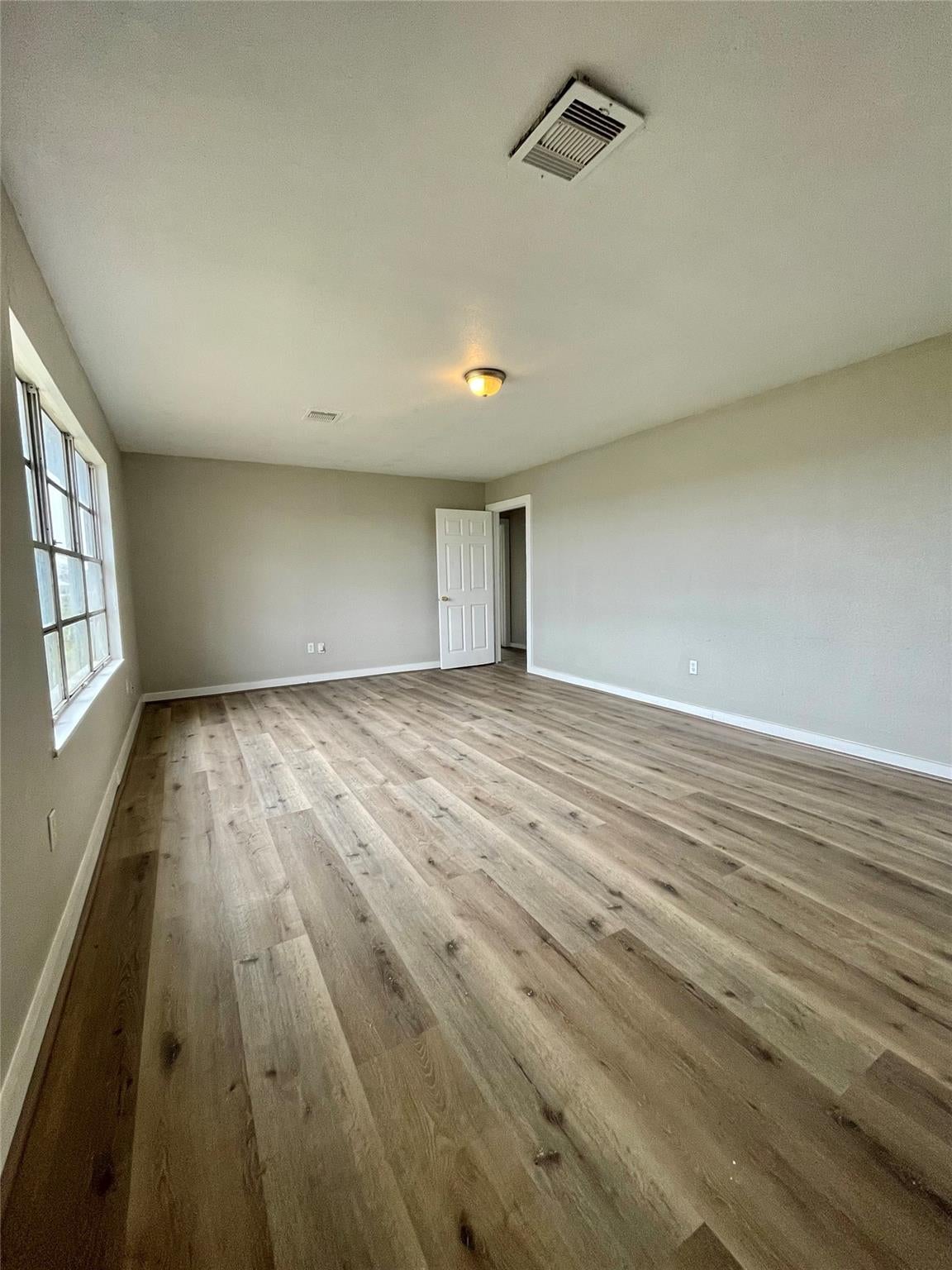 327 W 7th Street