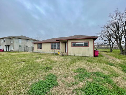 Homes For Rent - 327 W 7th Street<br/> Freeport, TX 77541