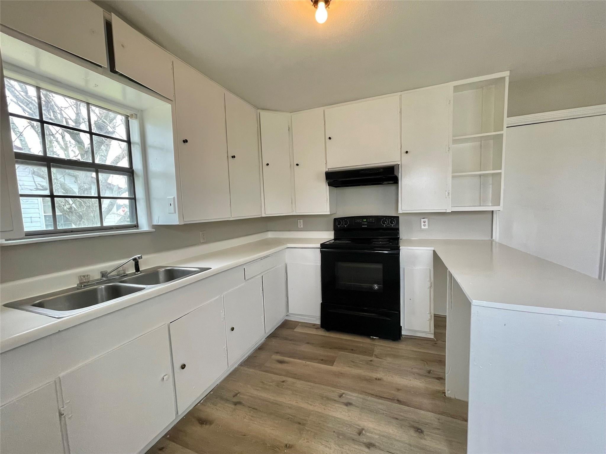 327 W 7th Street