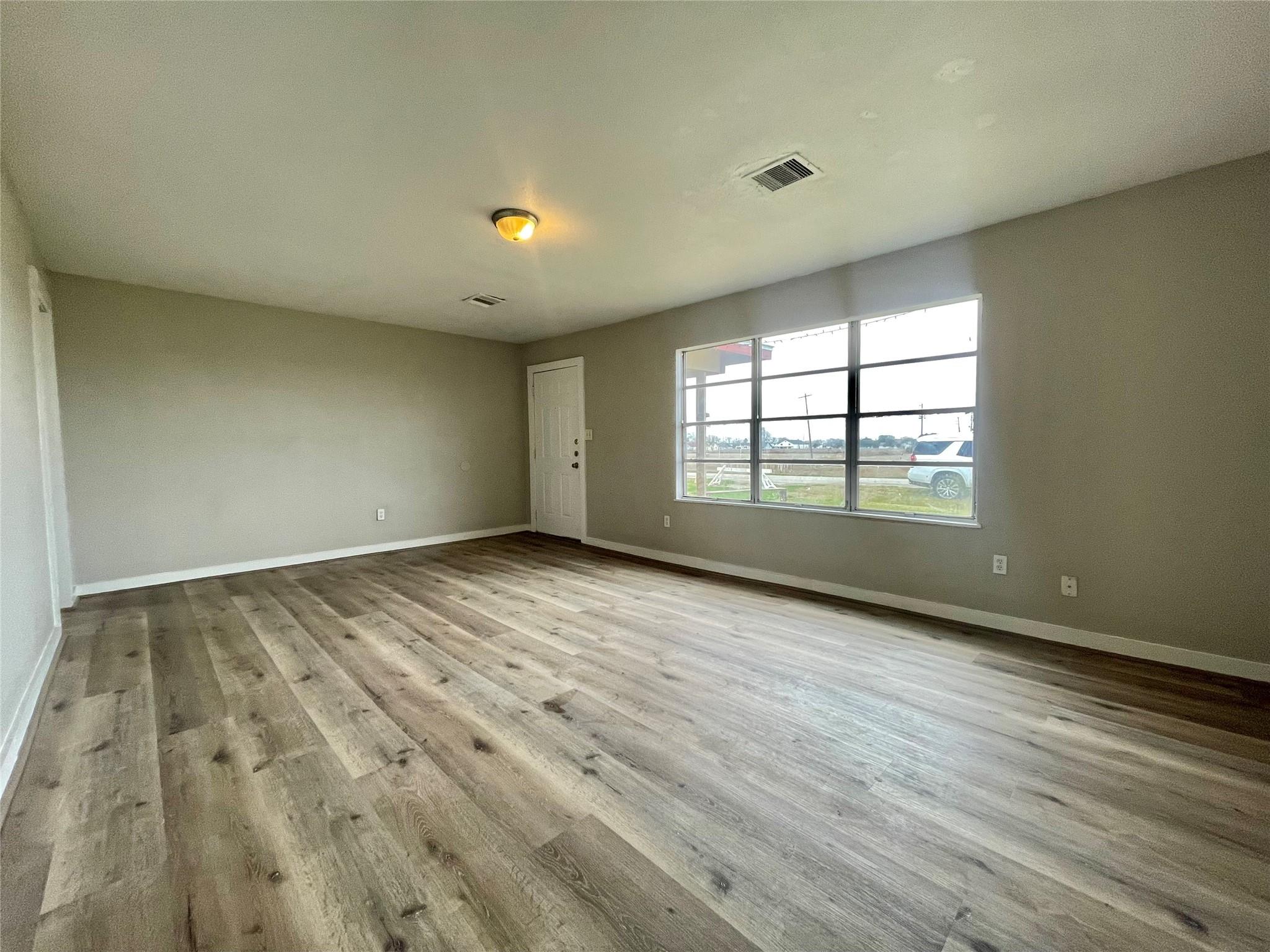 327 W 7th Street