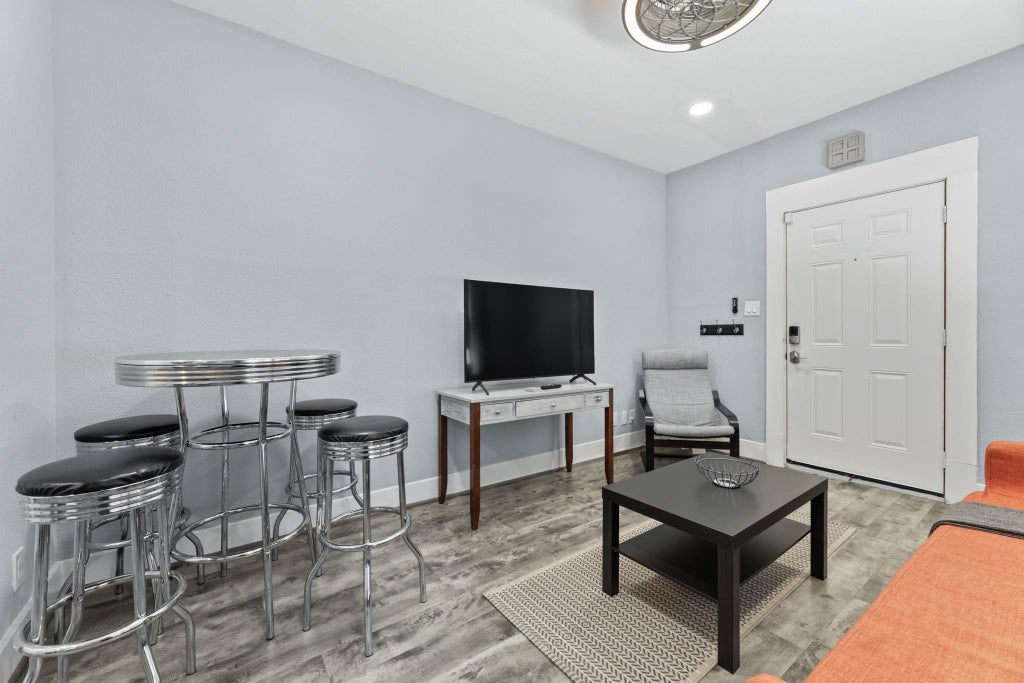 Photo of 412 Drew Street #1, Houston, TX 77006 (MLS # 87975739)