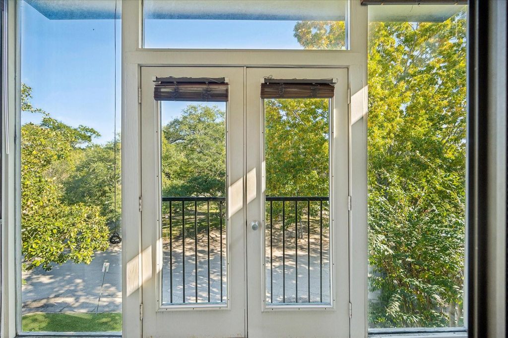 Photo of 2400 N Braeswood Boulevard #301, Houston, TX 77030 (MLS # 83381663)