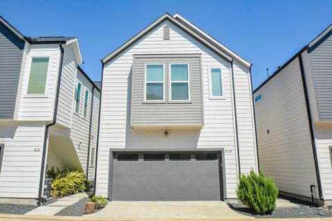 Photo of 310 Cyclamen Street, Houston, TX 77018 (MLS # 84845677)