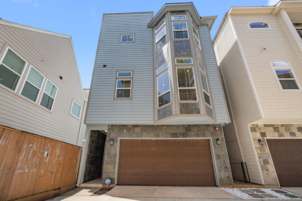 Photo of 2022 Sabine Street, Houston, TX 77007 (MLS # 18751253)