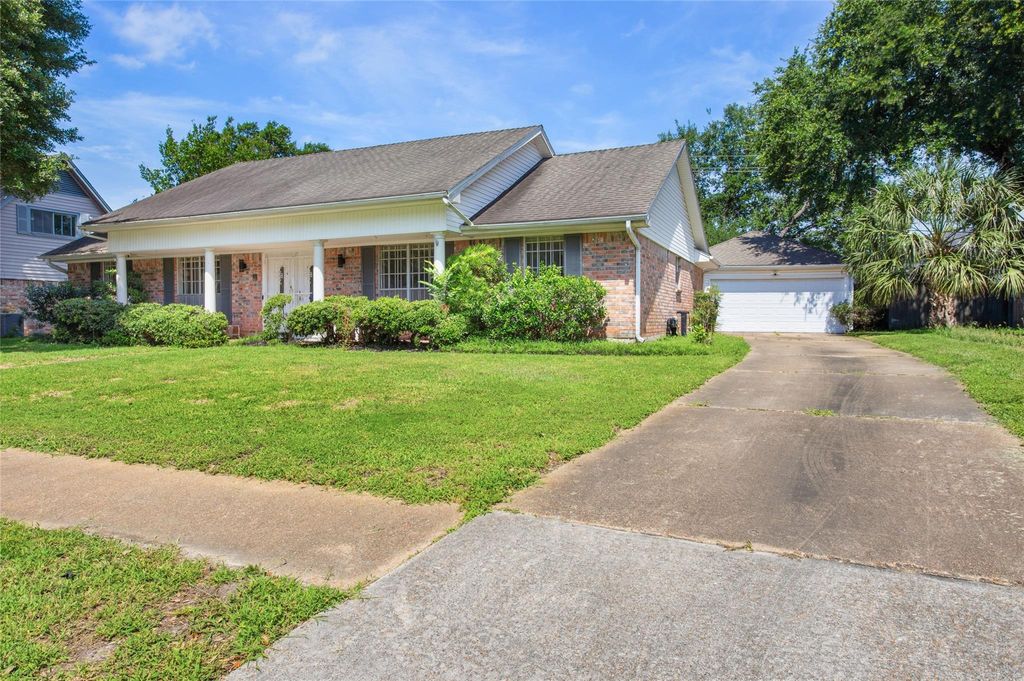 Photo of 5622 Long Creek Lane, Houston, TX 77088 (MLS # 59796698)