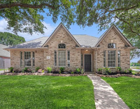 Homes For Sale - 7643 Rainbow Bend Drive<br/> Pasadena, TX 77505