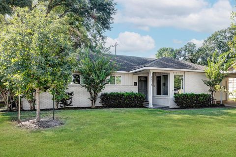 Photo of 9535 Vogue Lane, Houston, TX 77080 (MLS # 75618663)