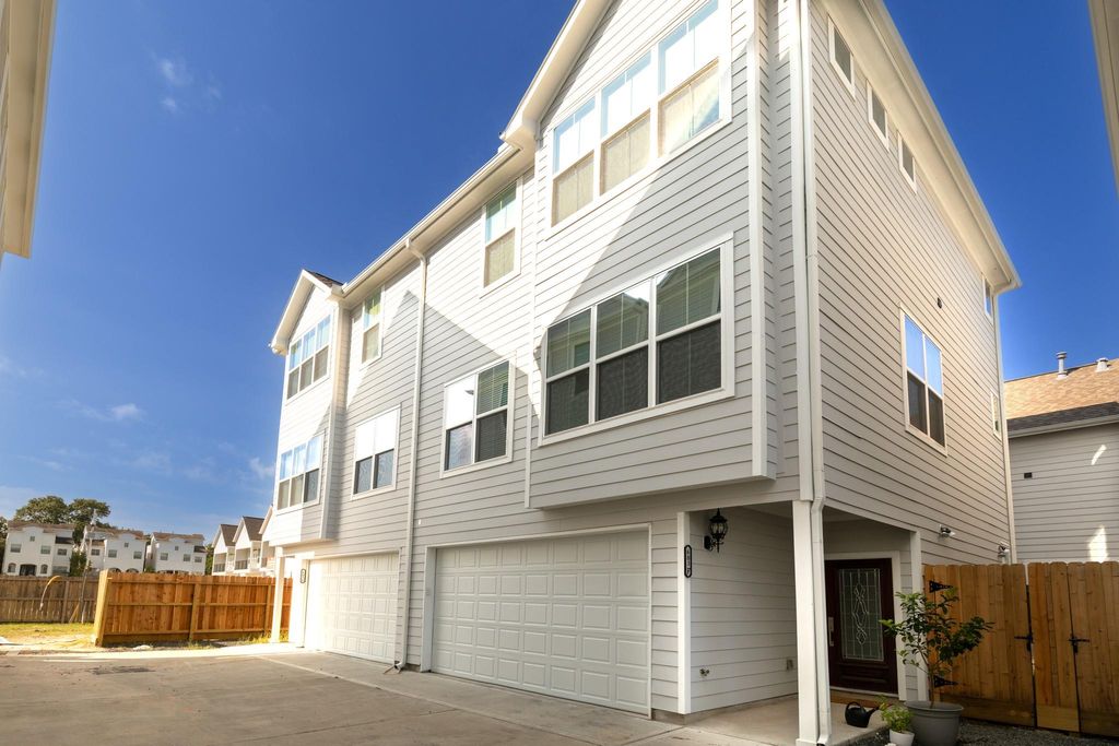Photo of 603 Link Road, Houston, TX 77008 (MLS # 8686925)