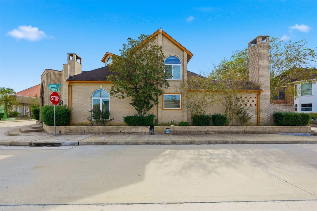 Photo of 4063 Breakwood Drive, Houston, TX 77025 (MLS # 10297189)