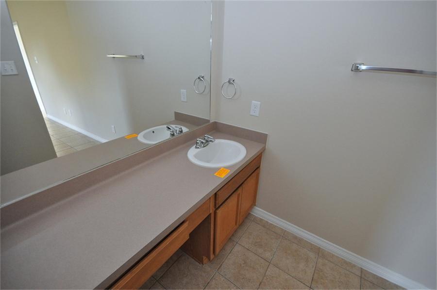 21139 Grandin Wood Court