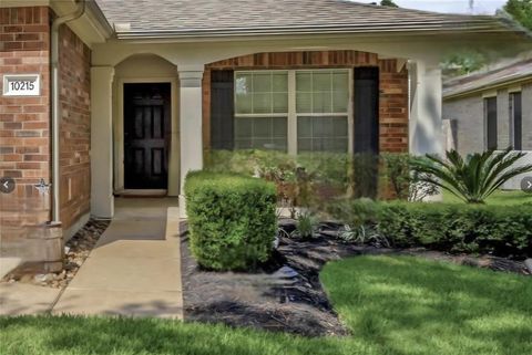 Photo of 10215 Peridot Cove, Houston, TX 77095 (MLS # 94707340)