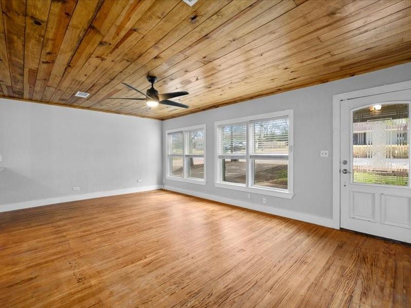 805 E Tom Green Street