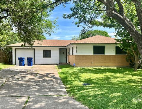 Photo of 2218 19th Avenue N, Texas City, TX 77590 (MLS # 93154148)