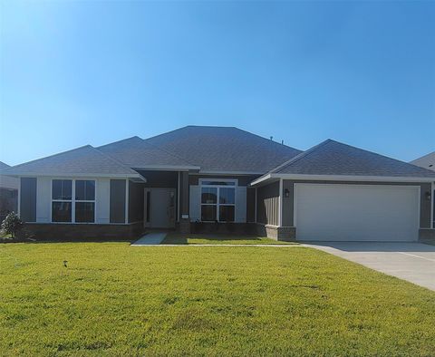Photo of 9 Keystone Court, Angleton, TX 77515 (MLS # 30530494)