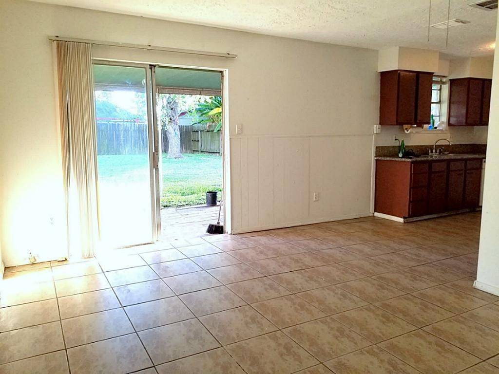 Photo of 11523 Glenwolde Dr, Houston, TX 77099 (MLS # 46964188)