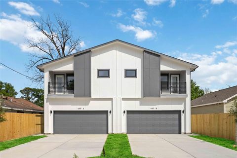Photo of 6610 Ezzard Charles Lane #A/B, Houston, TX 77091 (MLS # 86983571)