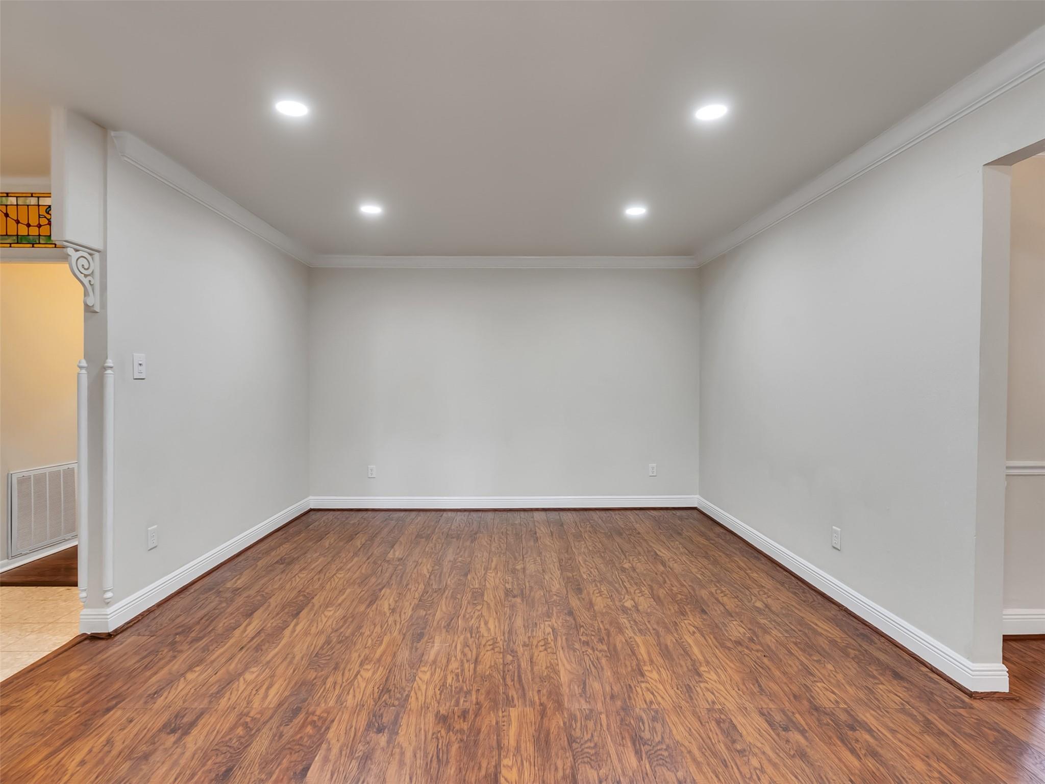 7814 Knob Hill Avenue