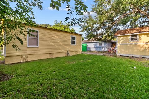 Tiny photo for 605 Pearl Street, Baytown, TX 77520 (MLS # 10478319)