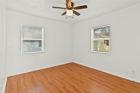 Tiny photo for 605 Pearl Street, Baytown, TX 77520 (MLS # 10478319)