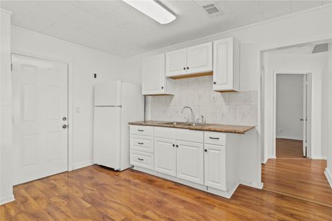 Tiny photo for 605 Pearl Street, Baytown, TX 77520 (MLS # 10478319)